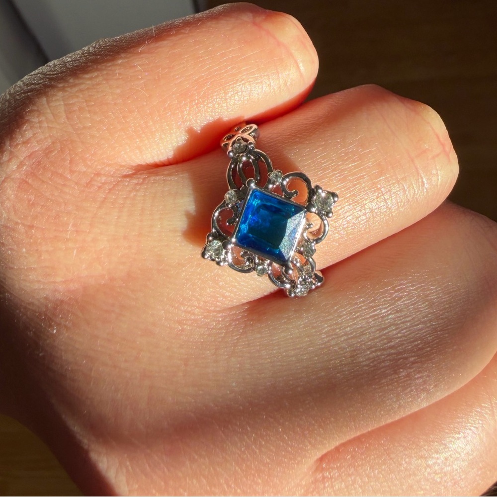 Elegant Blue Diamond and Silver Women's Ring Royal Grunge